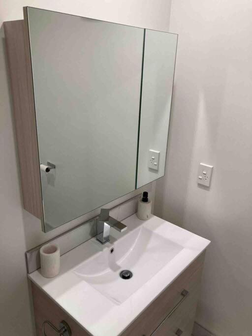 Cheerful 2 Bedroom Townhouse In Addington! Christchurch Kültér fotó